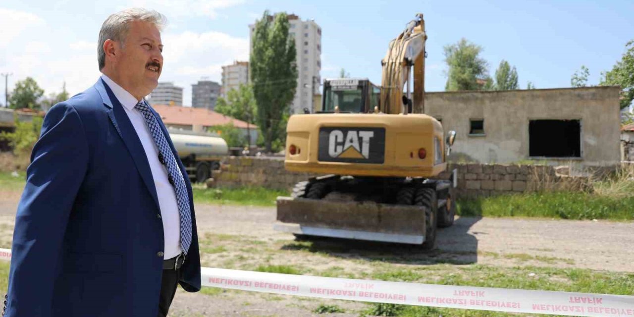 Melikgazi’de Metruk Yapılar Yıkıldı