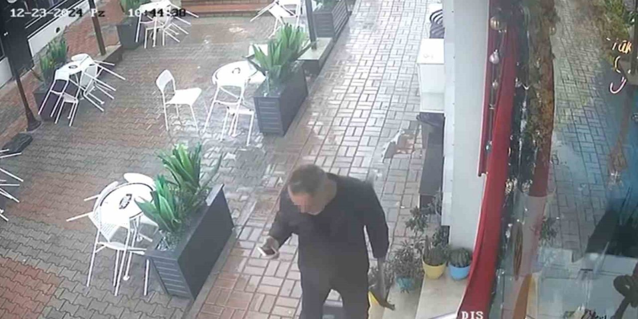 Alacağını İsteyen İş Yerine Elinde Kazmayla Geldi