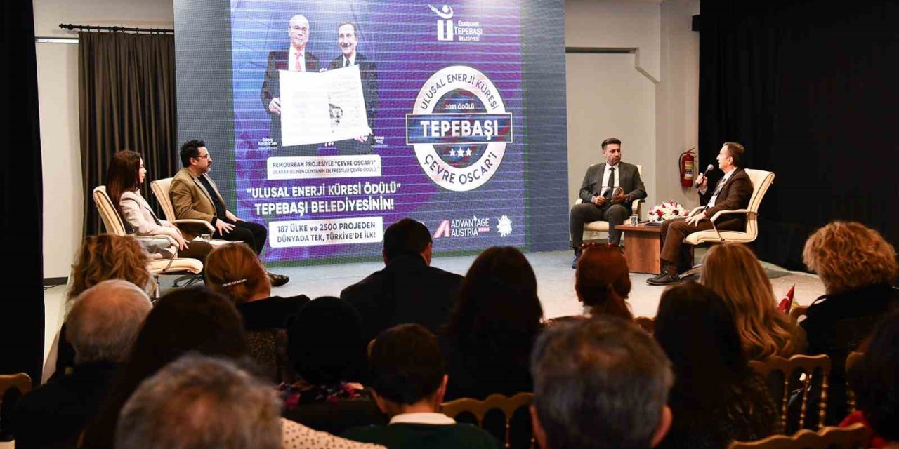 Tepebaşı’nda “yapay Zekanın Politikaya Etkileri: Yeni Siyaset” Paneli Düzenlendi