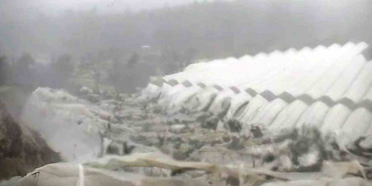 Manavgat’ta Hortum Muz Seralarını Vurdu, Görüntüler Yeni Ortaya Çıktı