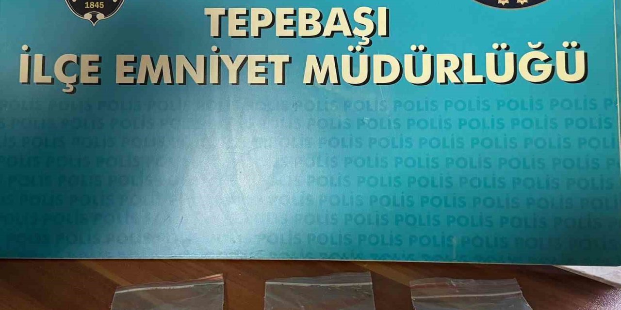 Polis Ekiplerinin Çalışmalarında Uyuşturucu Madde Ve Silah Ele Geçirildi