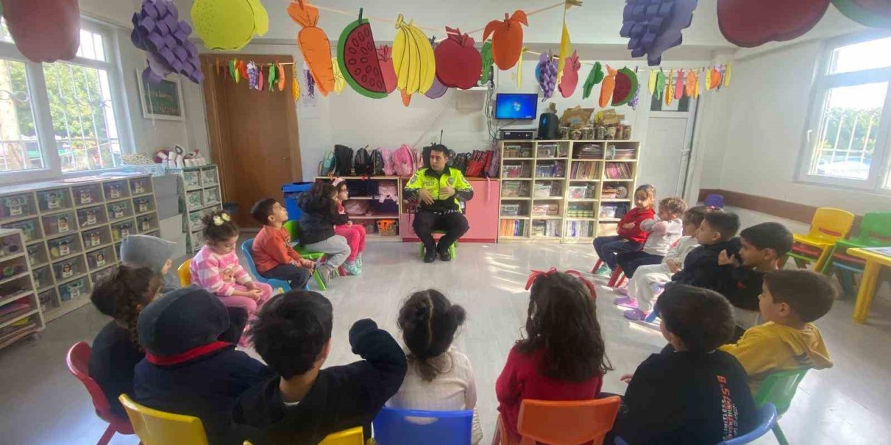 Mersin’de Öğrenciler ’trafik Güvenliği’ Konusunda Bilgilendiriliyor