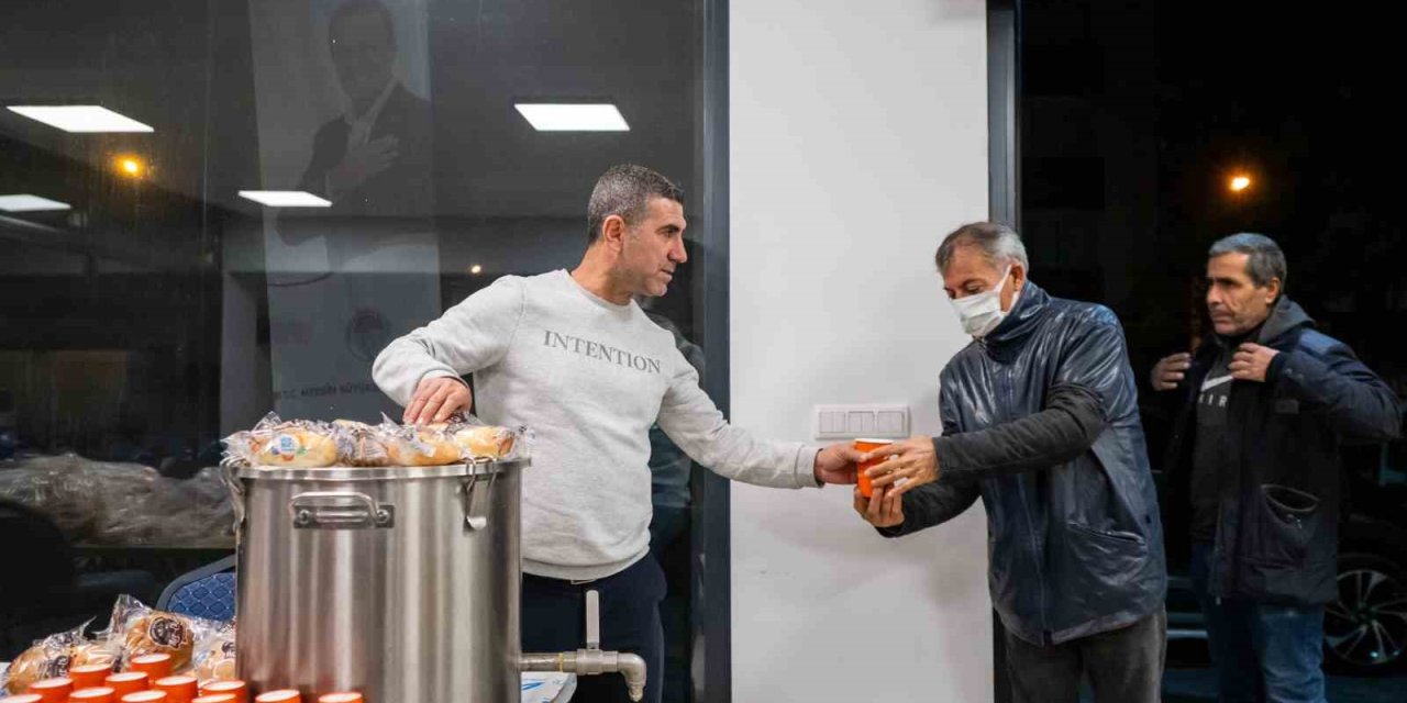 Mersin’de Emek Evi’nden Çalışanlara Sıcak Çorba İkramı