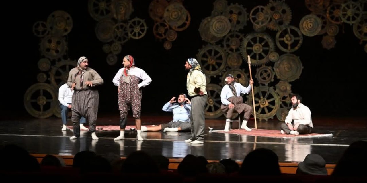 Mersin Şehir Tiyatrosu, Kırşehir’de ’misafir’ Adlı Oyunu Sahneledi