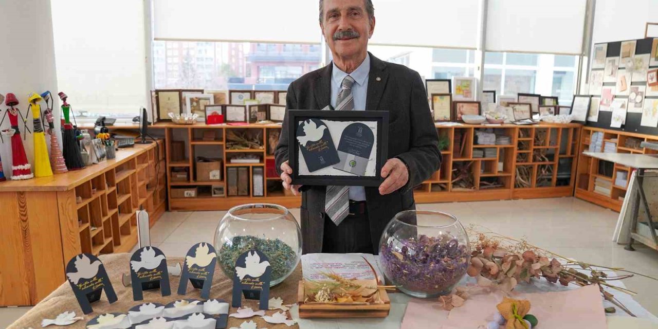 Yeni Yıl Tebrik Kartları Tepebaşı Kağıt Geri Dönüşüm Atölyesi’nden