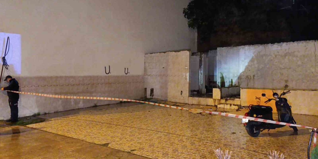 Yağmur Sebebiyle Kayan Toprak Binaya Zarar Verdi