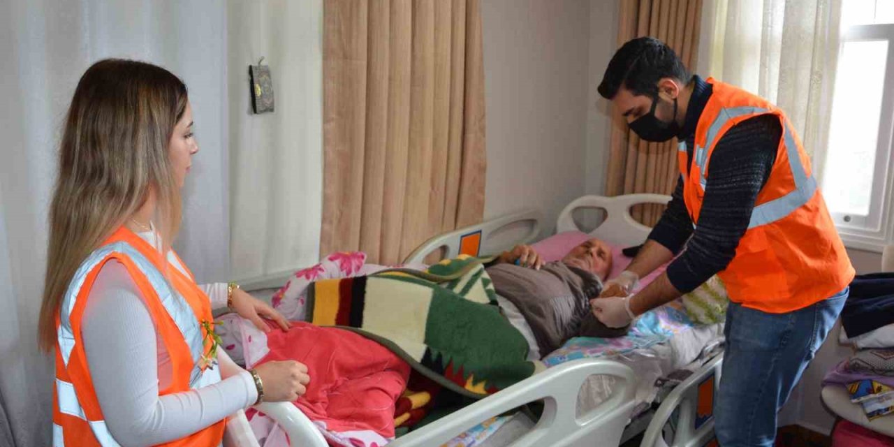 Büyükşehir Belediyesi Alanya’da Hastalara Fizyoterapi Desteği Veriyor