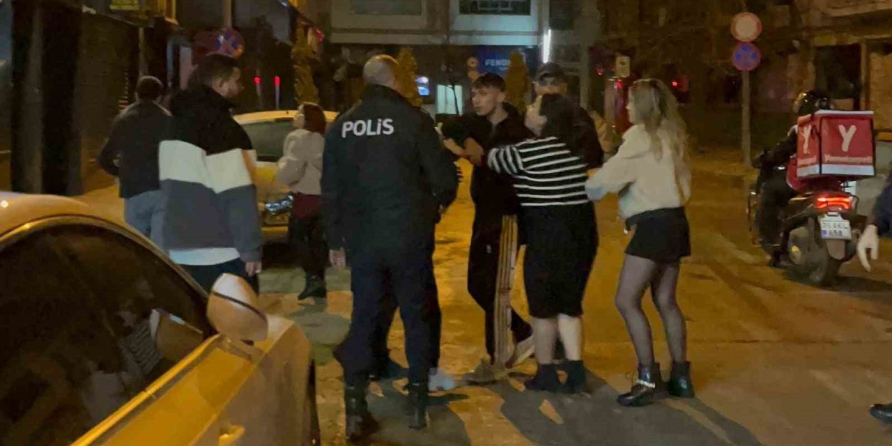Alkollü Mekanda Kavga Eden 3 Kadın Gözaltına Alındı