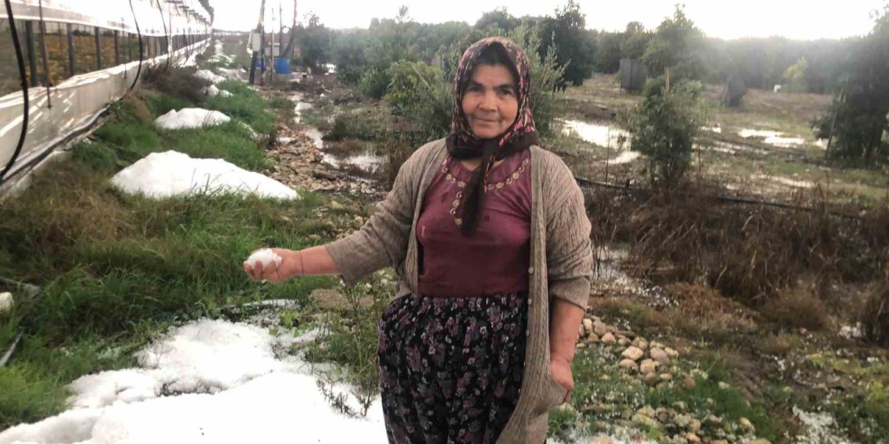 Antalya’da Sağanak Yağmur Sonrası Dolu Yağdı