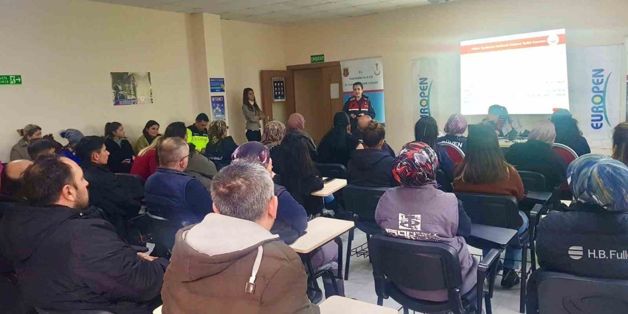 Jandarma Ekiplerinden Fabrika İşçilerine Seminer