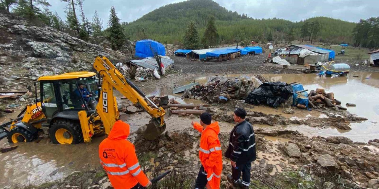 Turuncu Kod Uyarılı Antalya’da 206 Vakaya Müdahale Edildi