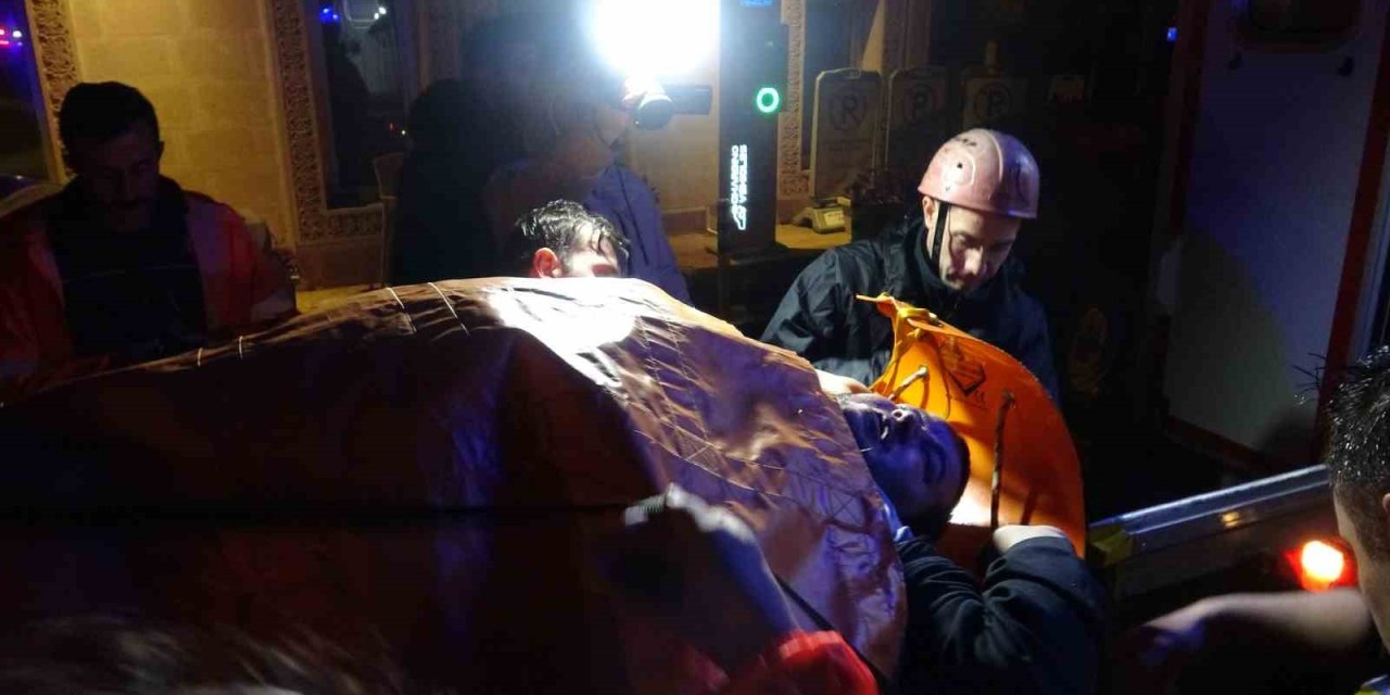 180 Kilo Ağırlığındaki Aşçıbaşıyı Düştüğü Yerden Çıkarmak İçin Seferber Oldular