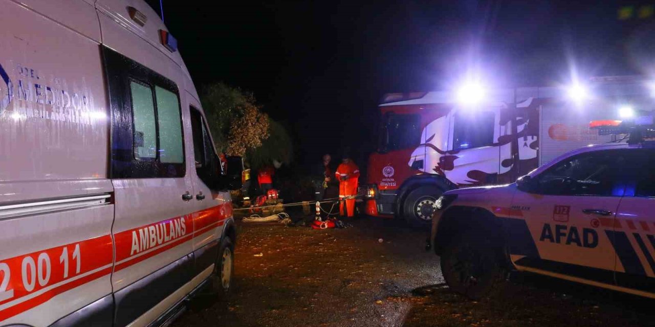 Falezlerden Denize Düşen Araç İçin Ekipler Arama Çalışması Yaptı