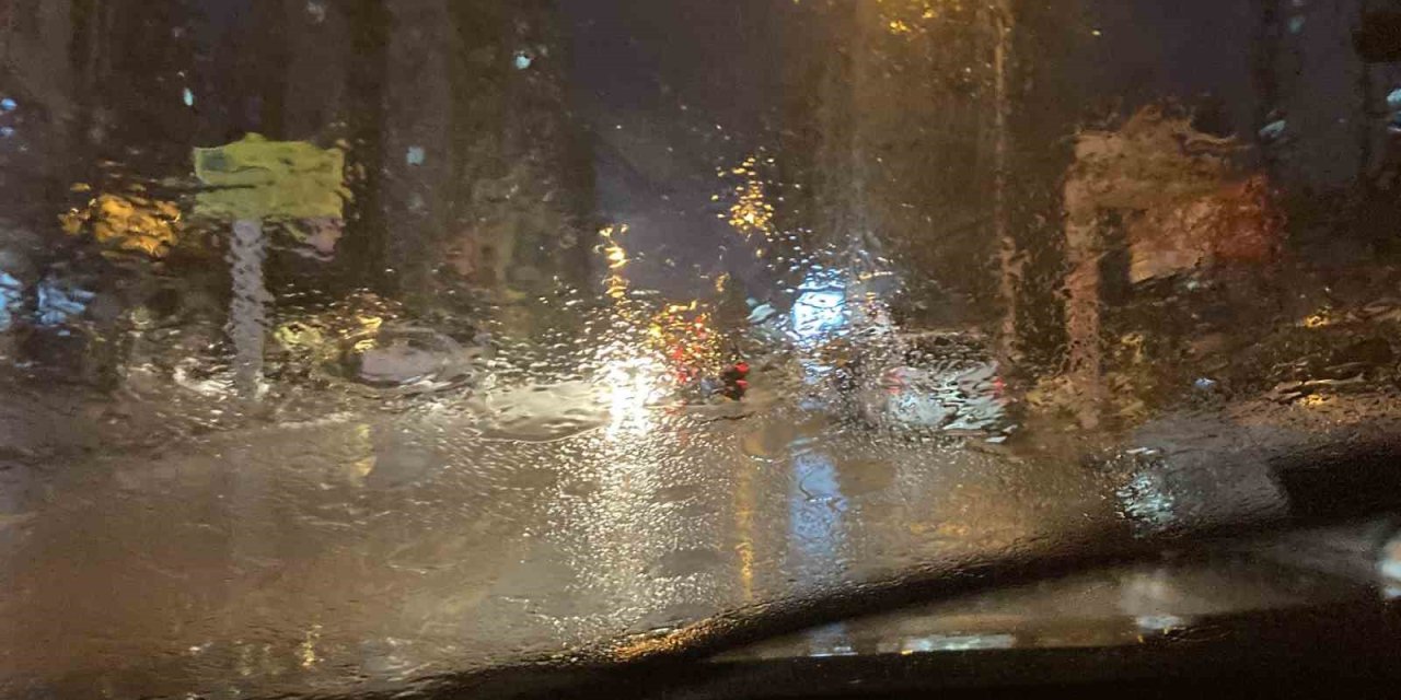 Mersin’in İlçelerinde Metrekareye 90 İle 100 Kilogram Yağış Düştü