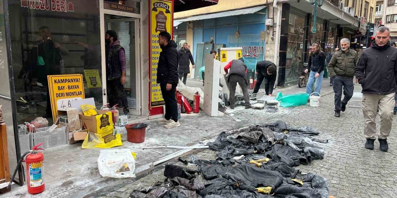 Deri Dükkanında Çıkan Yangında Maddi Hasar Oluştu