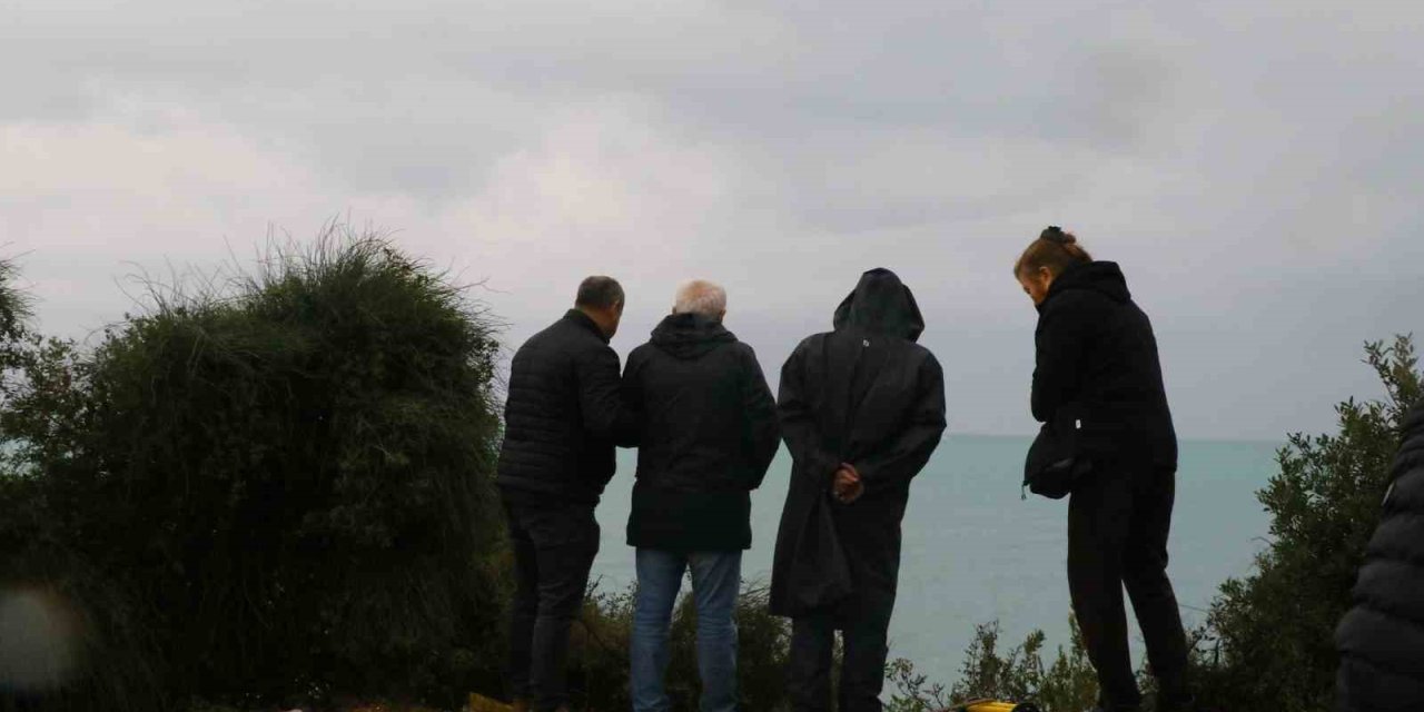 Falezden Düşen Şahıs İle Aracı Denizden Ve Karadan 6 Ekiple Aranıyor