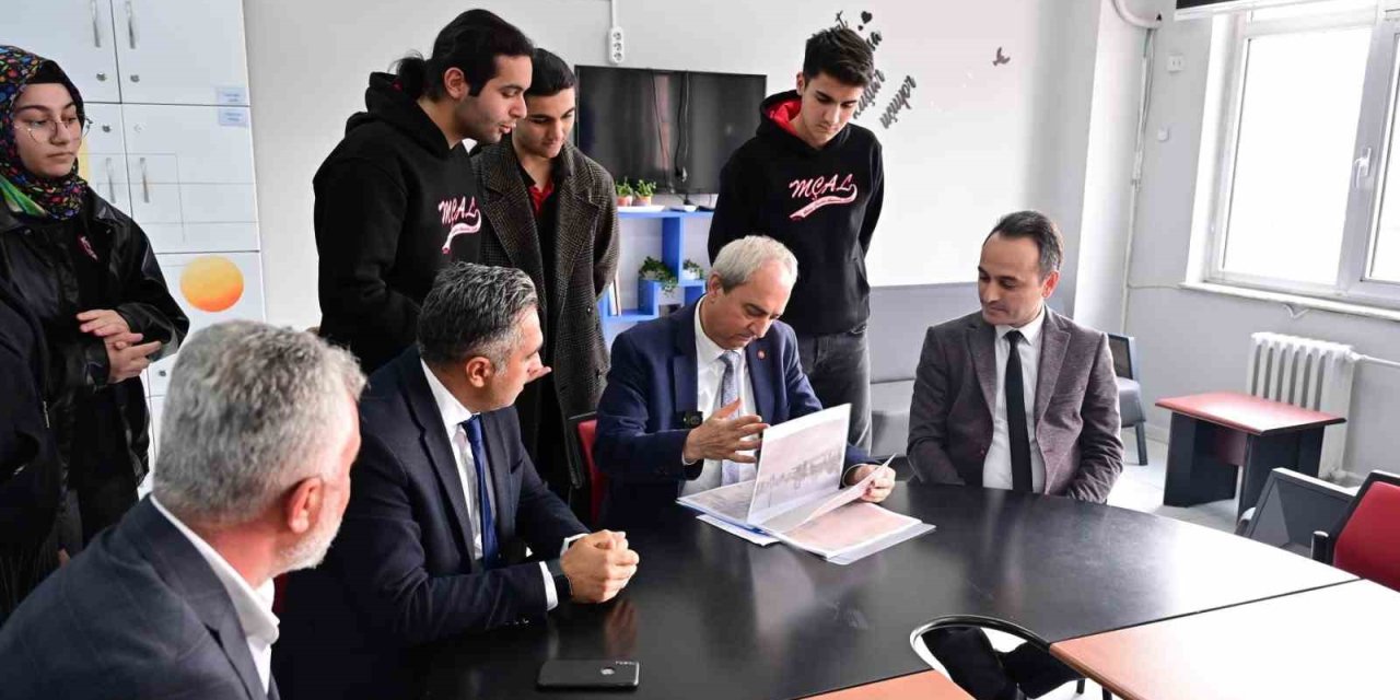 Başkan Kocagöz Lise Öğrencilerinin Projelerini İnceledi