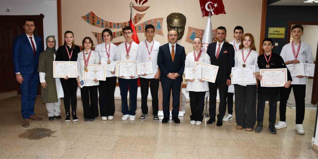 Antalya Ve İstanbul’da 2 Ayrı Katılan Eskişehirli Öğrencilerden Büyük Başarı