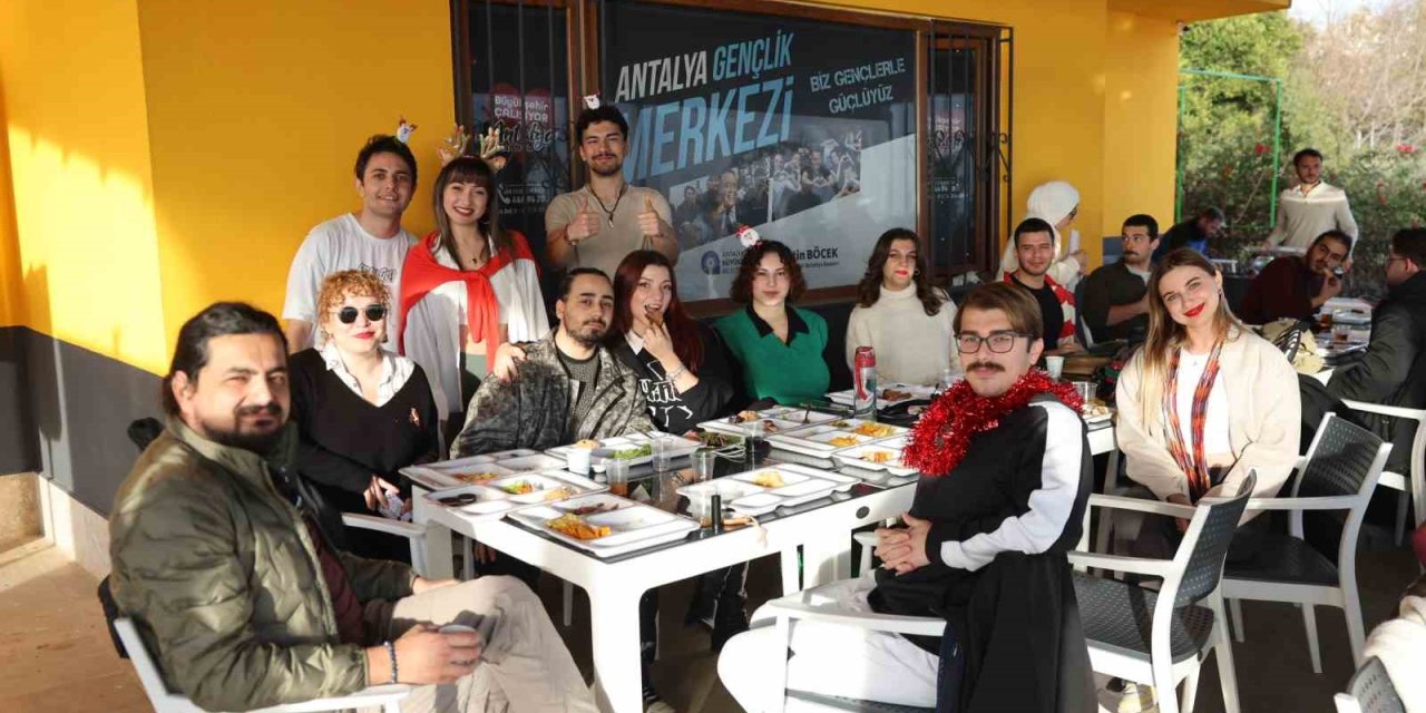 Antalya’da Gençlik Merkezi Açıldı