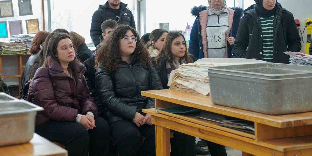 Kâğıt Geri Dönüşüm Atölyesi 50 Üniversiteli Genci Ağırladı