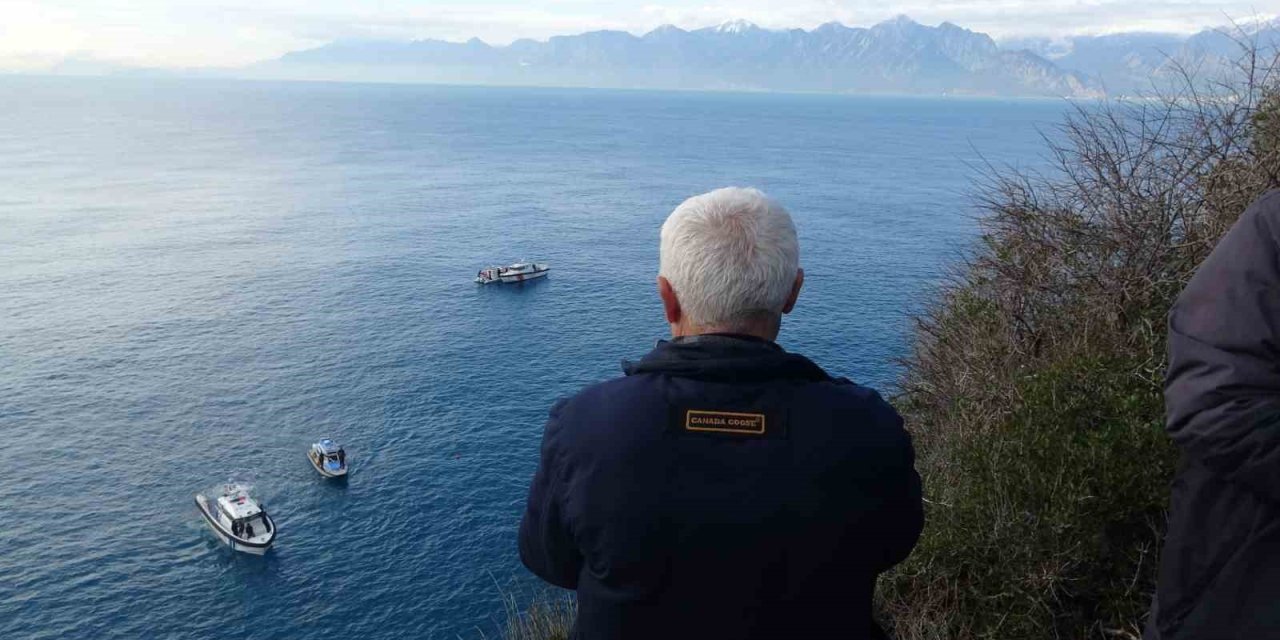 Falezlerden Uçan Araca Ulaşıldı Acılı Baba Konuştu: "araç Bizim Ancak Araç Diye Bir Şey Kalmamış"