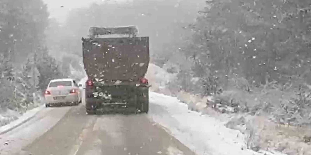 Mihalıççık’ta Ani Bastıran Kar Ulaşımı Olumsuz Etkiledi