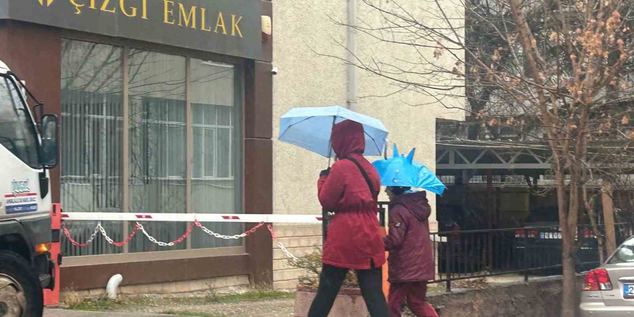 Eskişehir’de Sağanak Yağış Etkili Oldu
