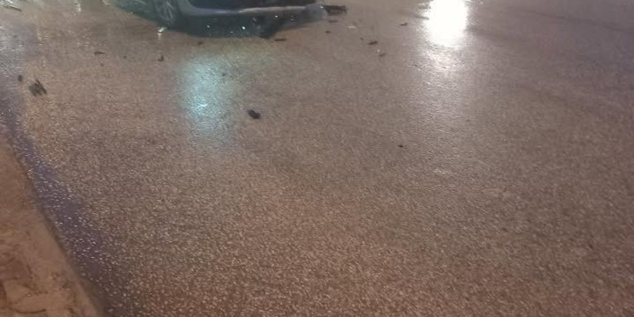 Minibüs İle Otomobil Kavşakta Çarpıştı: 4 Yaralı