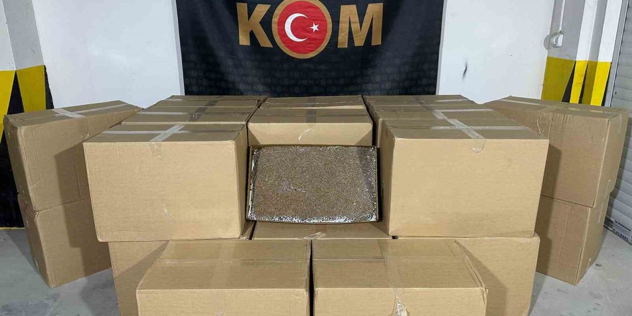Polis Tarafından 900 Bin Lira Değerinde Kaçak Makaron Ele Geçirildi