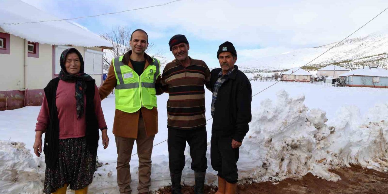 Antalya’nın İlçelerinde Karla Mücadele Sürüyor