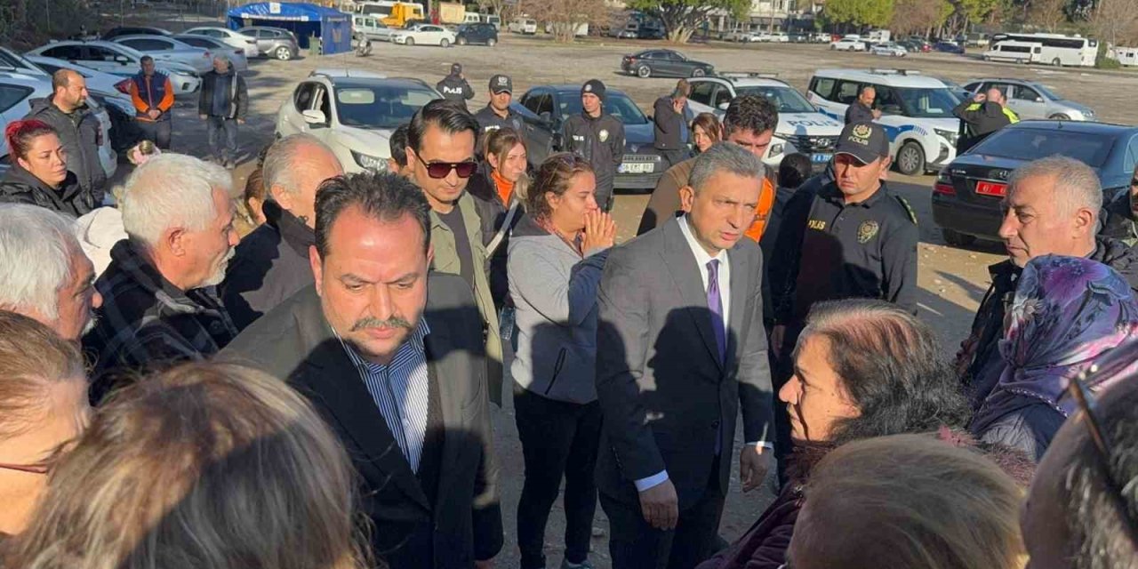 Antalya Valisi Falezlerdeki Arama Çalışması Hakkında Bilgi Aldı, Gencin Ailesiyle Görüştü