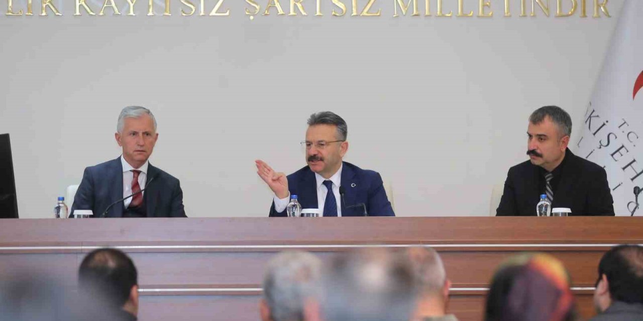 Vali Aksoy, Kadına Yönelik Şiddetle Mücadele Toplantısında Başkanlık Yaptı