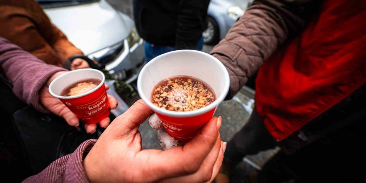 Mersin Büyükşehir Belediyesinden Vatandaşlara ’kaynar’ İkramı