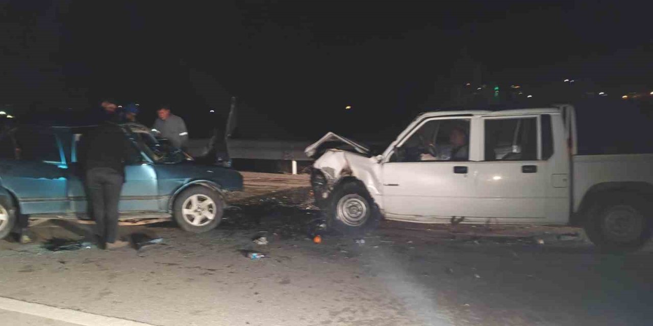 Mersin’de Kamyonetle Otomobil Çarpıştı: 7 Yaralı