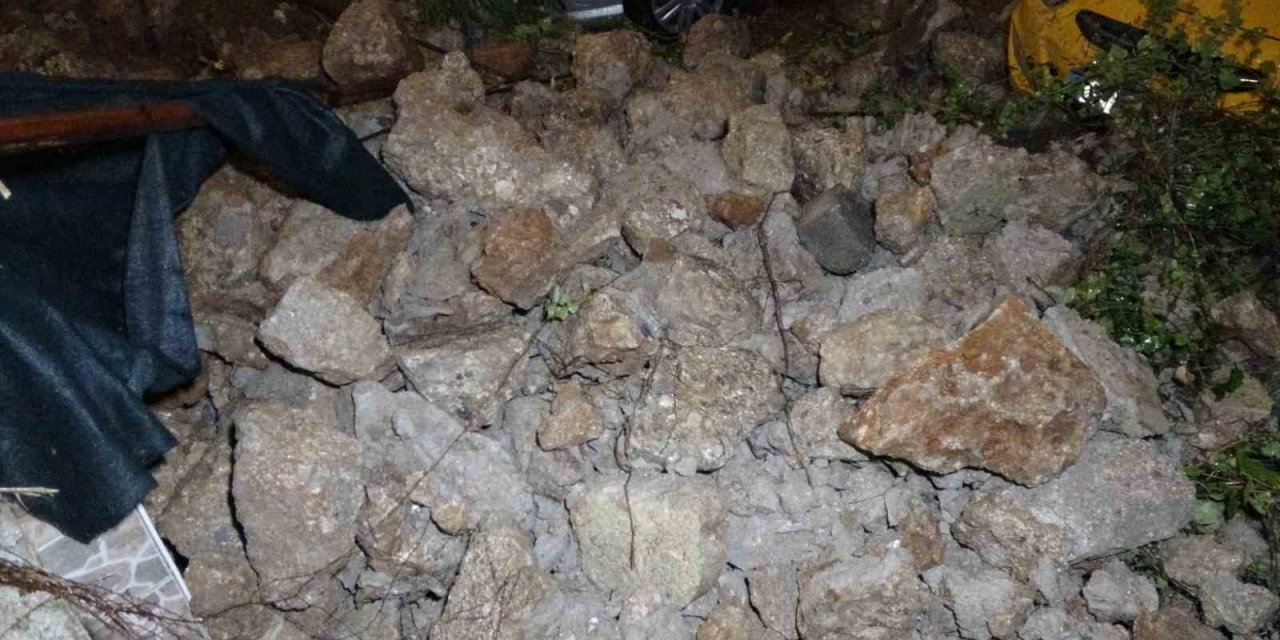 Alanya’da Yağış Sonrası İstinat Duvarı Çöktü