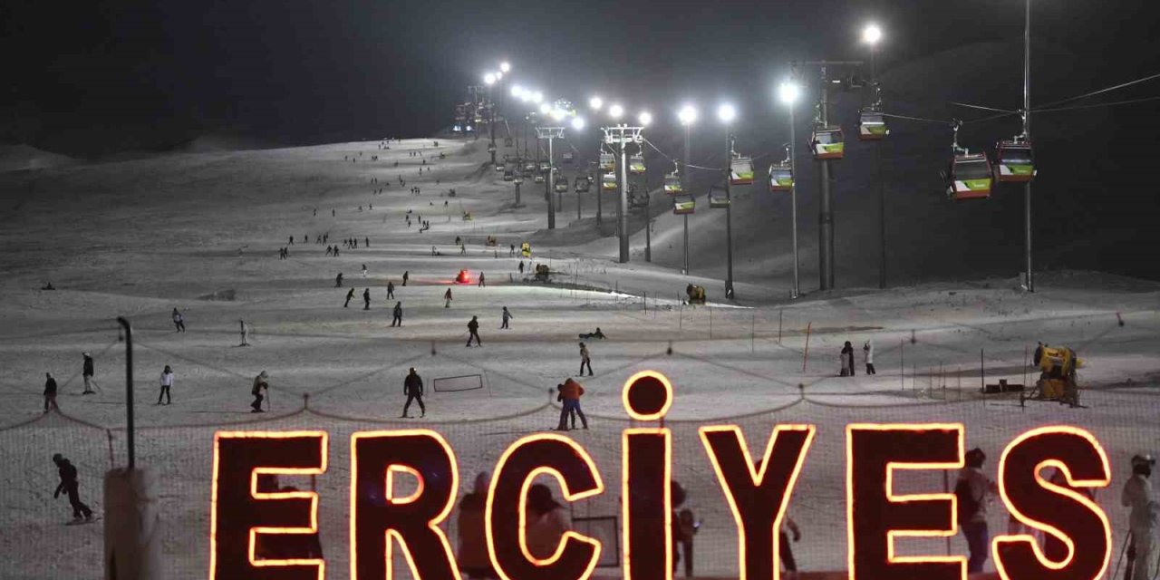 Erciyes’te Gece Kayağı Başladı