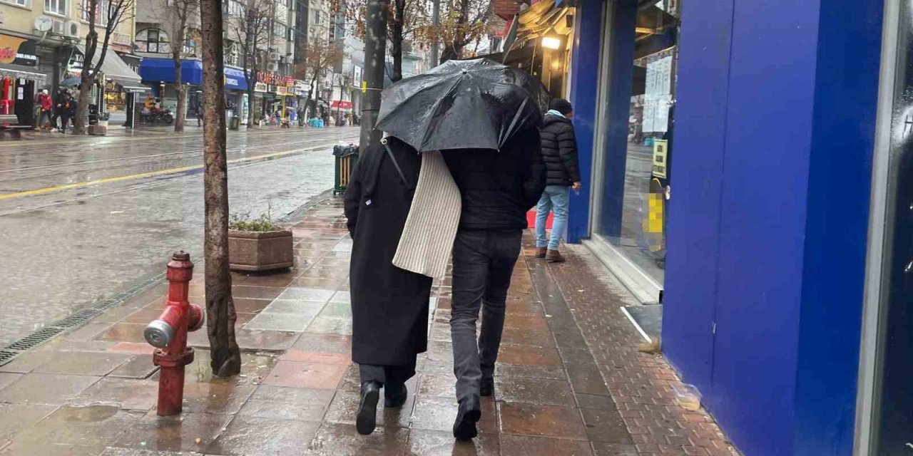 Eskişehir’de Yağmur Kent Merkezinde Yoğunluğu Azalttı