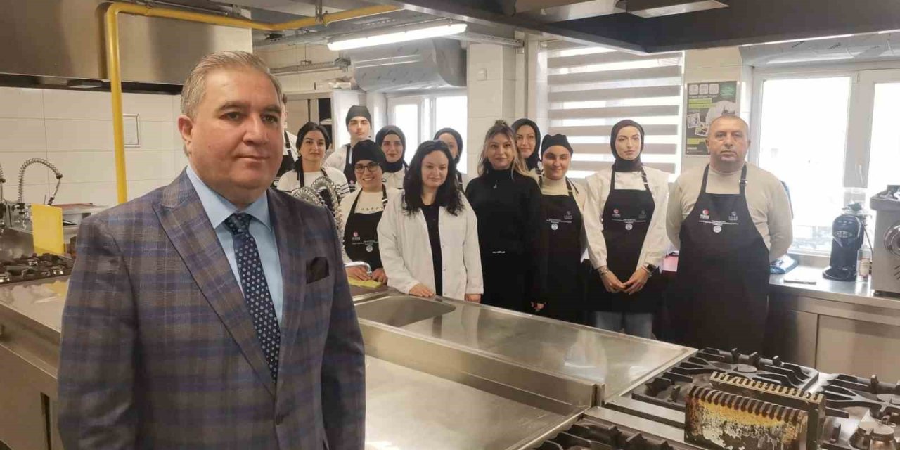 ’lezzet Atölyesi’ Kursiyerleri Sertifikalarını Aldı