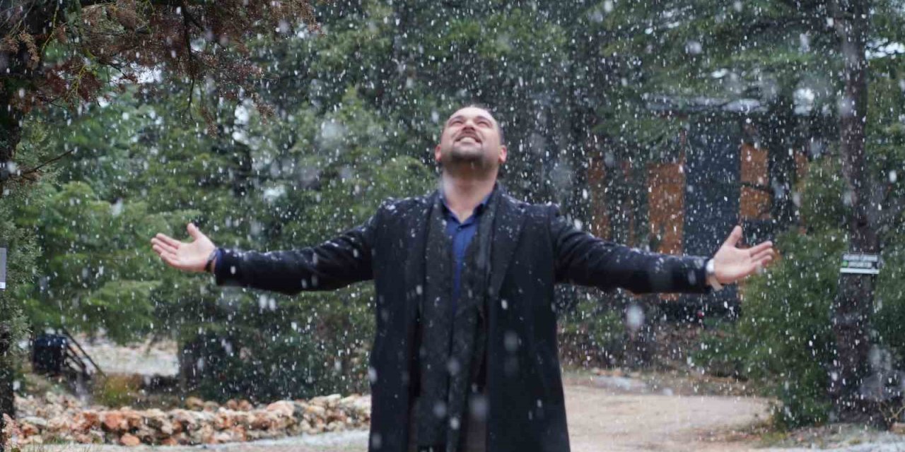 Mersin’de Kar Yağışı İzleyenlere Görsel Şölen Yaşattı