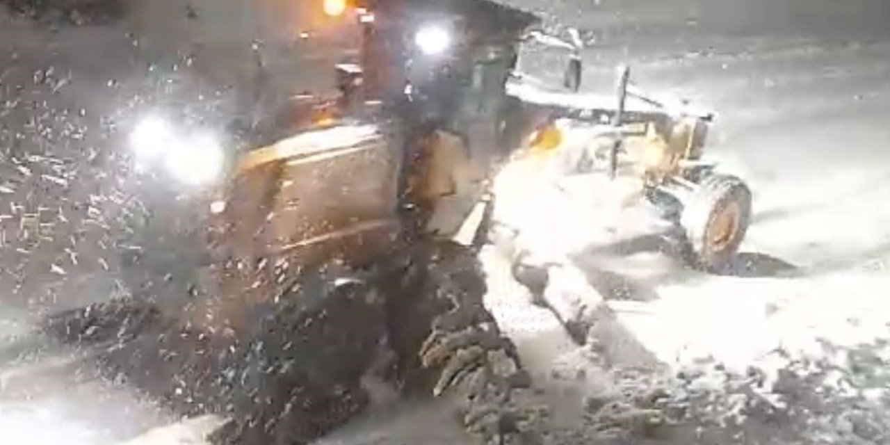 Mersin’de Kar Yağan Yaylaya Çıkan Vatandaşların Araçları Yolda Kaldı