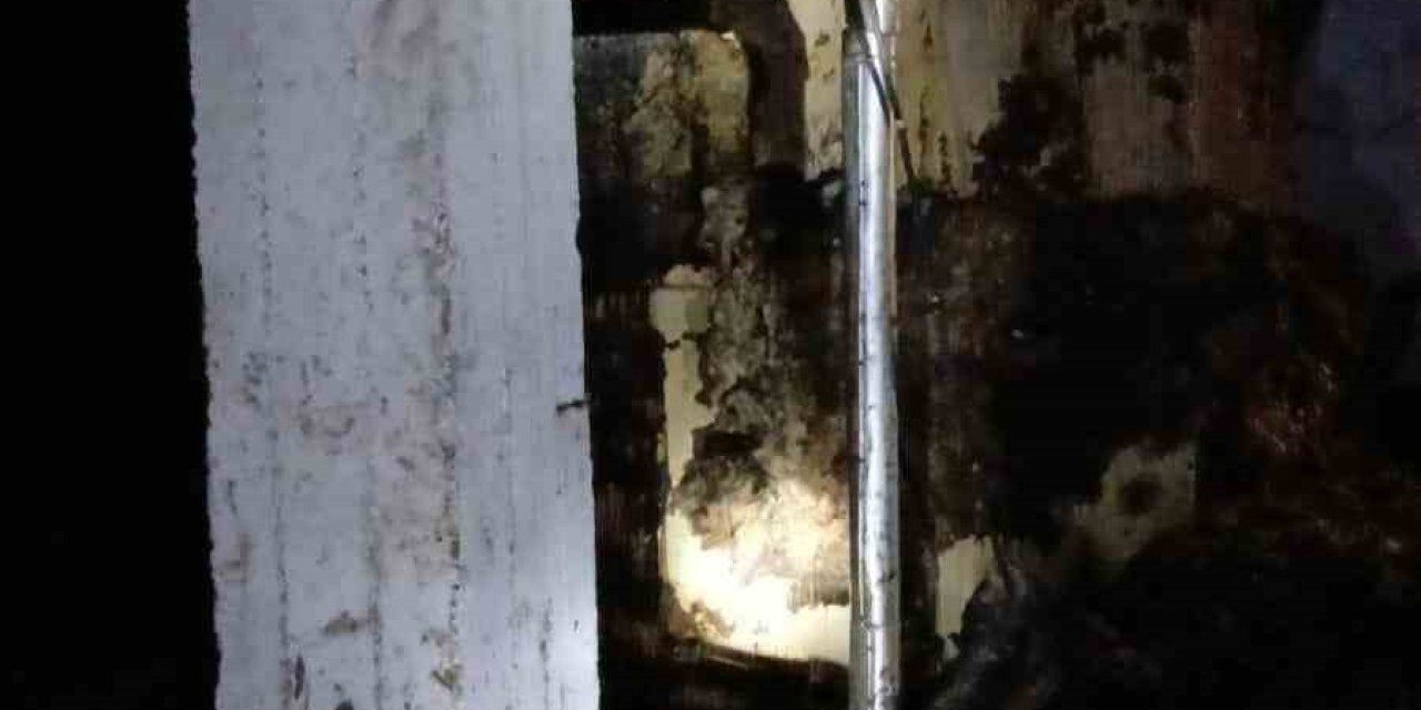 Tarsus’ta Yem  Fabrikasında Yangın