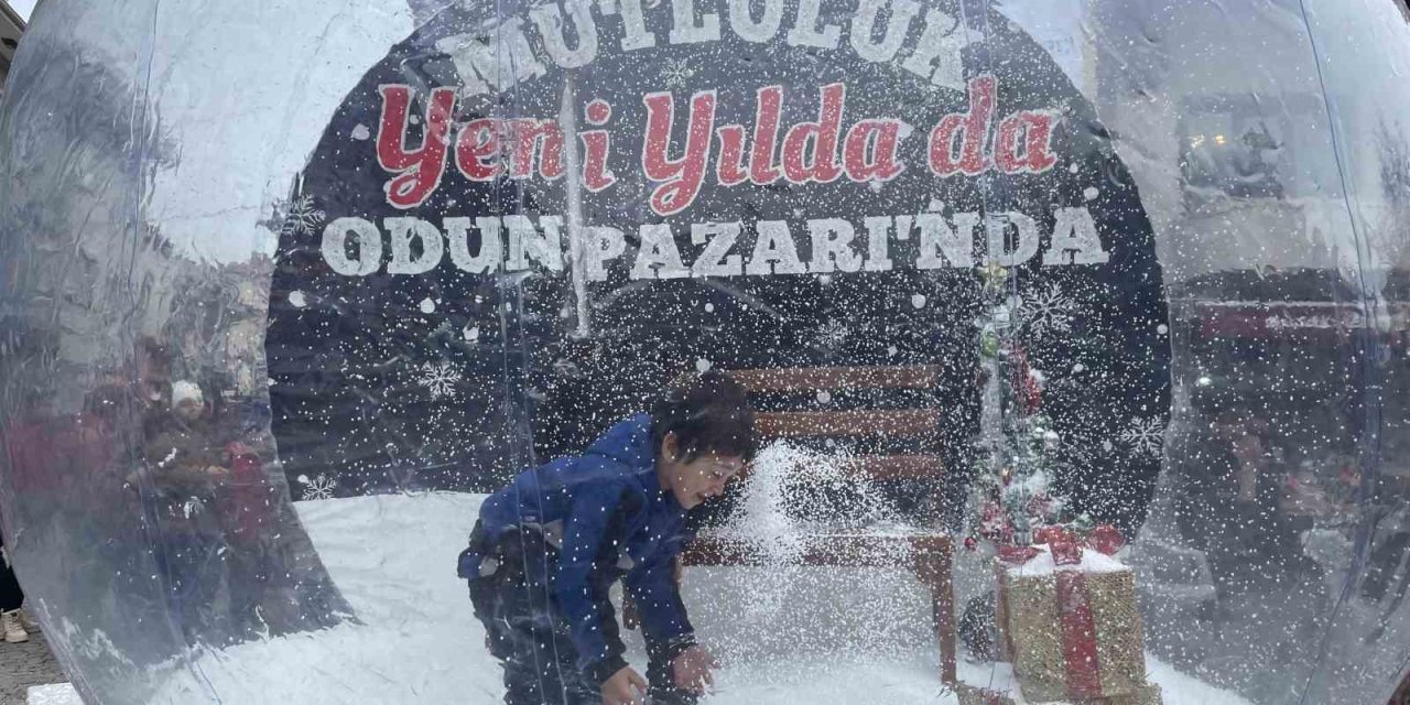 Miniklerin Kar Küresi Heyecanı