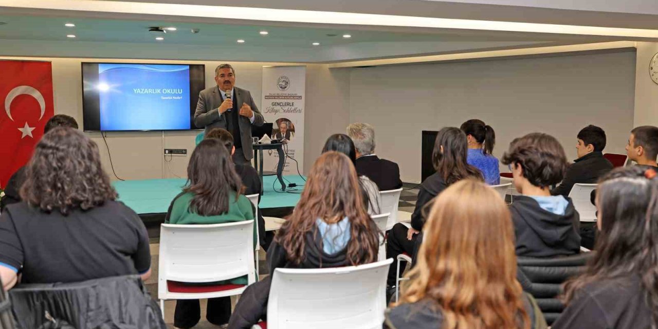 Talas’ın Yazar Okulu Seminerleri Bir Ayı Doldurdu