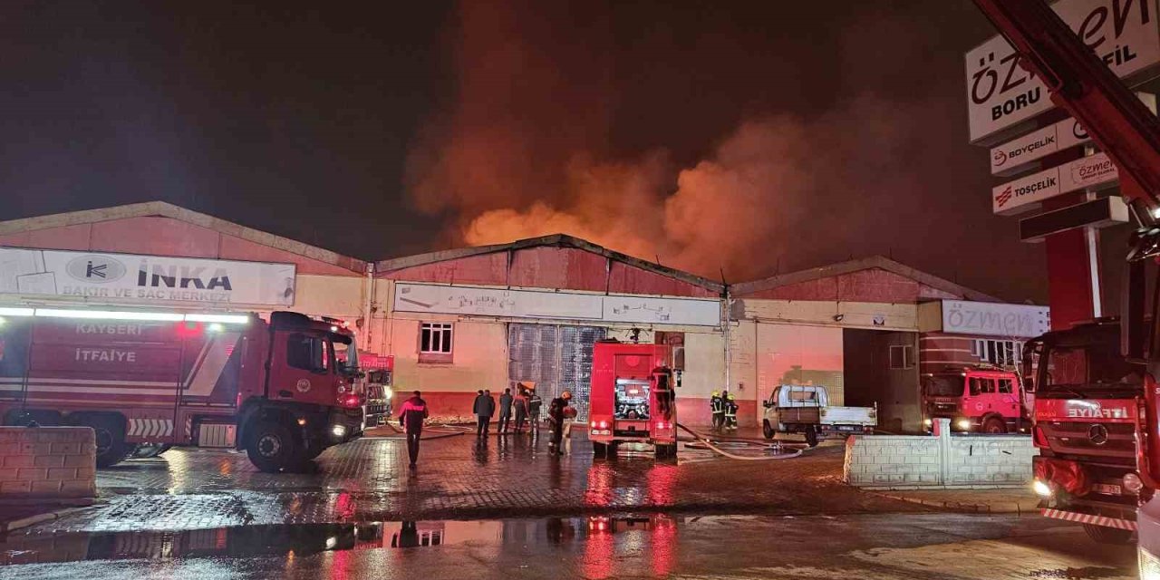 Kayseri’deki Fabrika Yangını 3 Saatte Söndürüldü