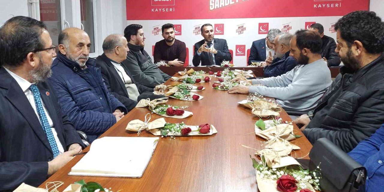 Saadet Partisi’nden Aile Değerlerine Vurgu: Eşlere Çiçek Sürprizi