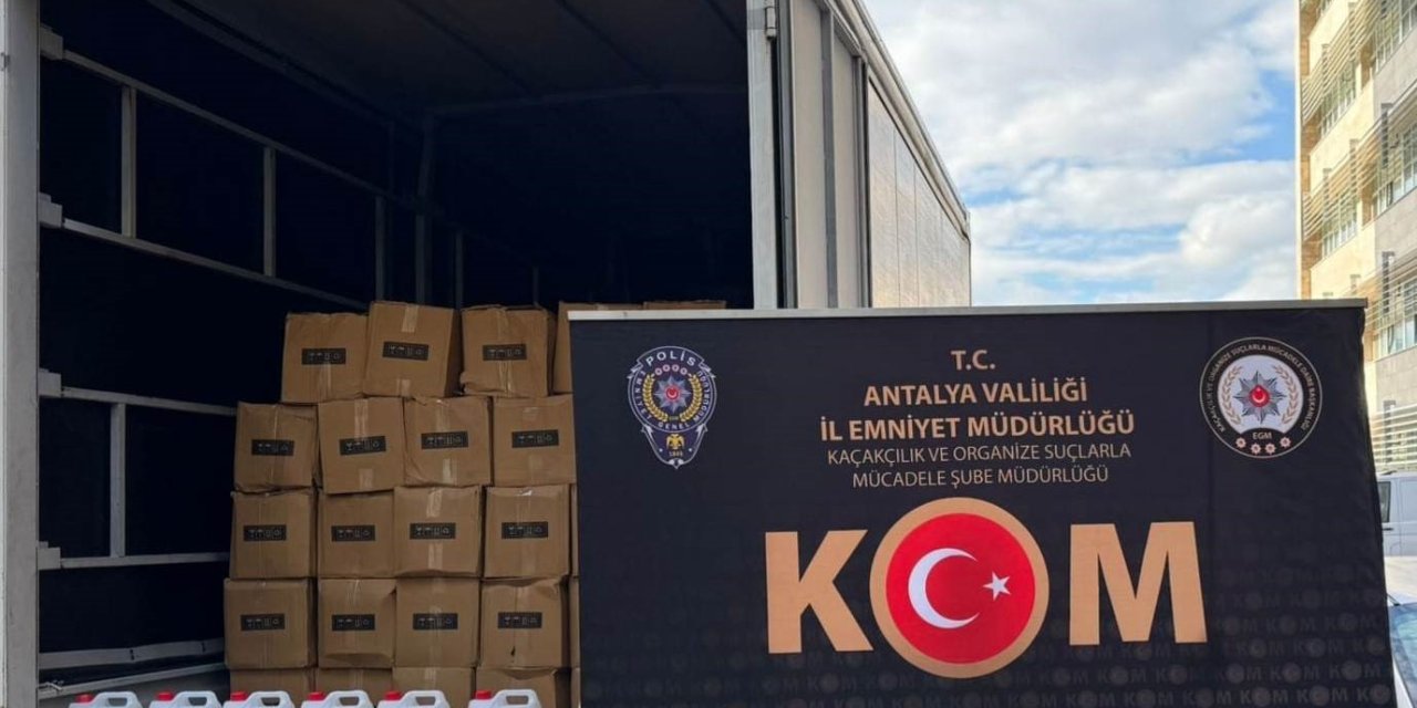 Antalya’da Yılbaşı Öncesi 108 Bin Şişe Kaçak İçki Ele Geçirildi