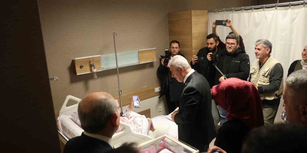 Konya’da Yılın İlk Bebeğini Görevdeki Asker Babası Görüntülü Aramayla Gördü