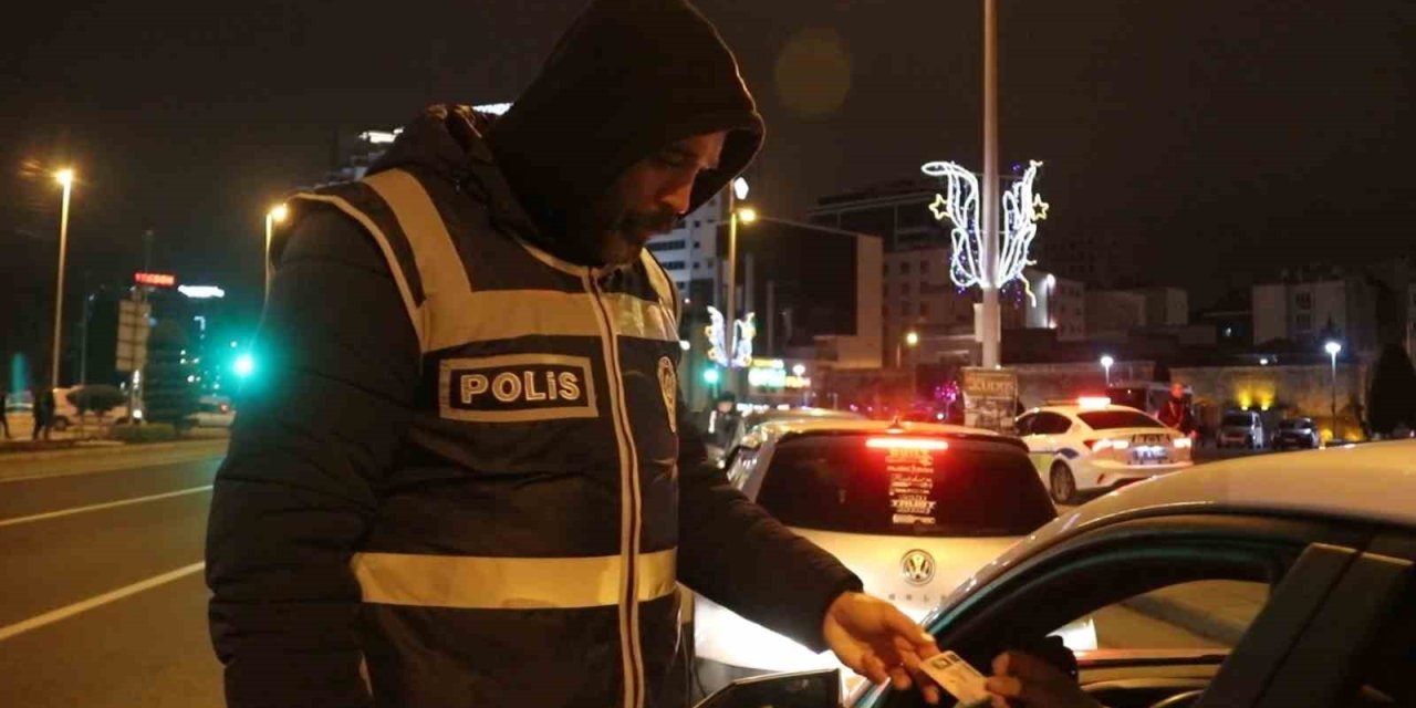 Kayseri Emniyeti’nden ’yılbaşı’ Uygulamaları: 15 Bin 569 Kişi Sorgulandı