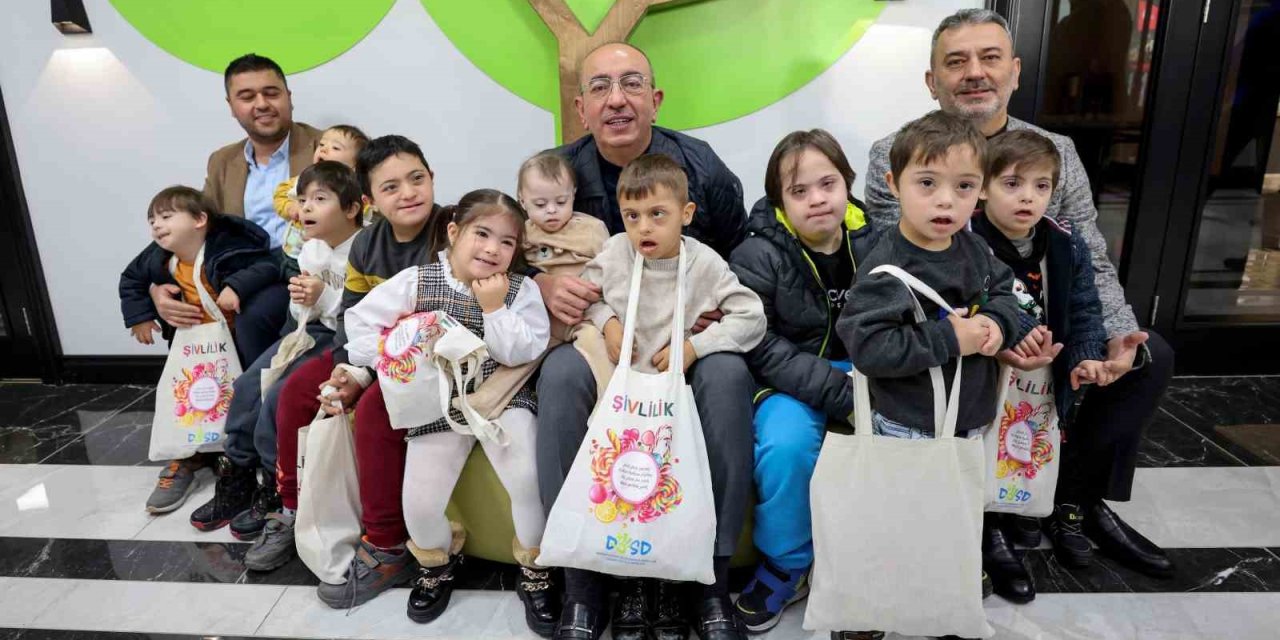 Dosd Meram’ın Özel Çocuklarıyla Şivlilik Toplayan Başkan Kavuş Hastanedeki Çocukları Da Unutmadı