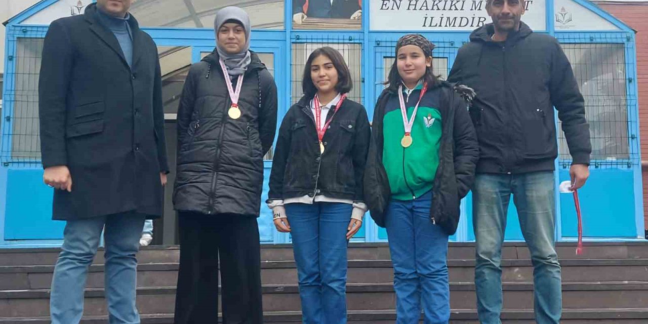 Eskişehir Orgeneral Halil Sözer Ortaokulu ‘kick Boks’ Müsabakalarında 4 Madalya Kazandı